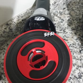 Bosch Ultimate7 Dik Süpürge Toz Haznesi Mandalı Kendiliğinden Kırıldı.