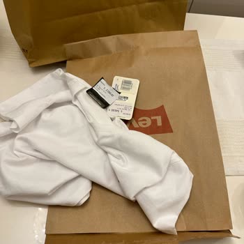 Levi's Hediye Üründe Fiyat Etiketi Sorunu