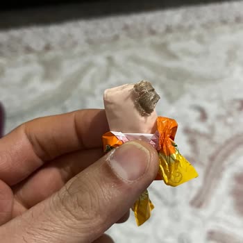 Kent Şekerleri Şekerin İçerisinden Çıkan Yara Bandı
