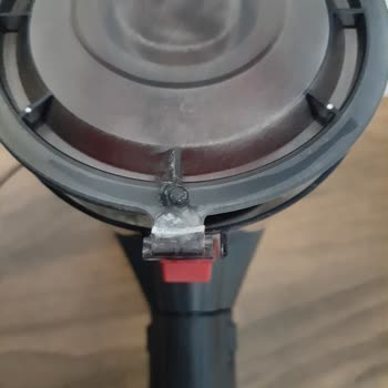 Hoover Dikey Süpürgemin Kapağı Kırıldı