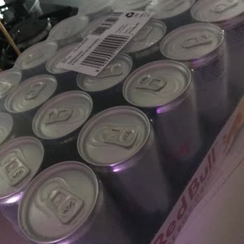 Red Bull Dikkatle Lütfen Okuyunuz