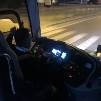 Isparta Petrol Turizm Otobüste Şoförün Sigara Kullanıp Herkese Rahatsızlık Vermesi