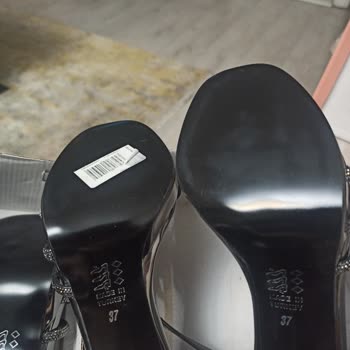 Shoeberry Schuhe zu klein, Rückgabe abgelehnt wegen Etikettenschaden und vermeintlicher Nutzung