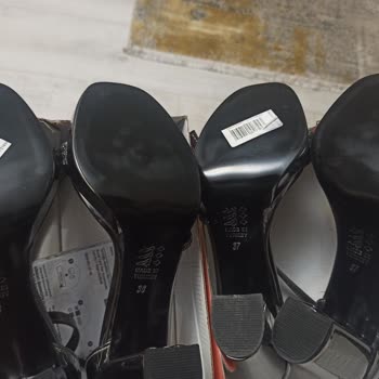 Shoeberry Schuhe zu klein, Rückgabe abgelehnt wegen Etikettenschaden und vermeintlicher Nutzung