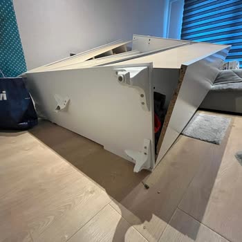 Vivense Ölümle Sonuçlanacak Dolabın Kırılması Ve Düşmesi