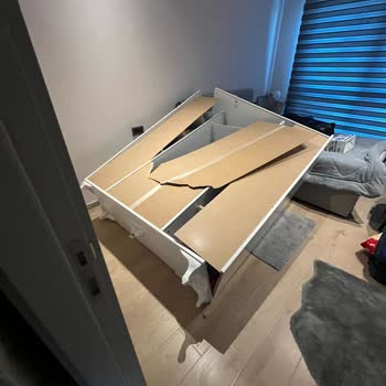 Vivense Ölümle Sonuçlanacak Dolabın Kırılması Ve Düşmesi