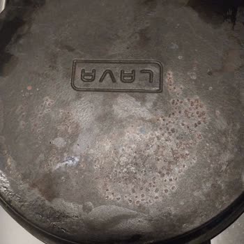 Lava Döküm Tava Yüzeyinde Kaplama Atması