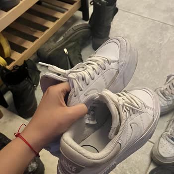 Nike Legacy Lift Baş Parmağı Kemiğimi Çıkarttı