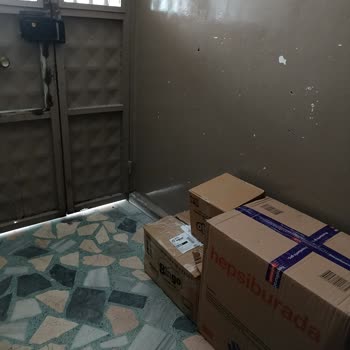 Hepsijet Kurye Siparişi Bina Girişine Bırakıp Gitti