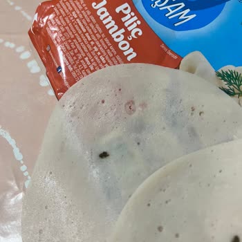 Polonez Et Ürünleri Gıda İçinden Çıkan Hayvan Dışkısı