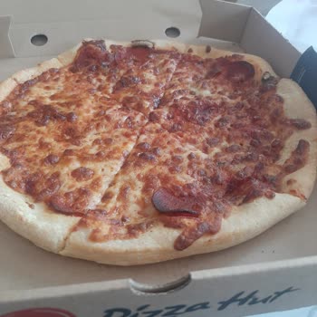 Pizza Hut Sosis Ve Sucuk Eksikliği: Pizza Hayal Kırıklığı