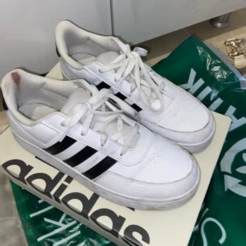 Deichmann Adidas Ayakkabısı, Ayak Bileğine Vurmakta.