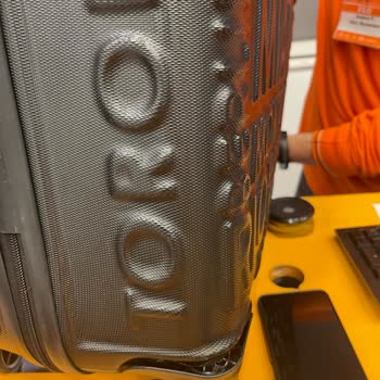 Lumberjack FLO Lumberjack Valiz 1 Kullanımda Tekeri Kırıldı