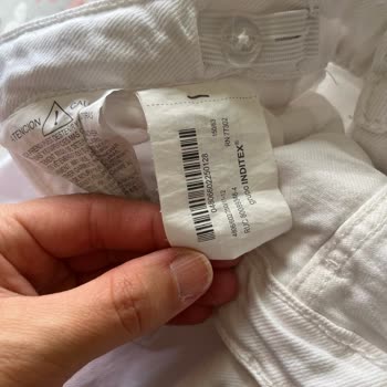 Zara Amblem Soyulması Mevcut