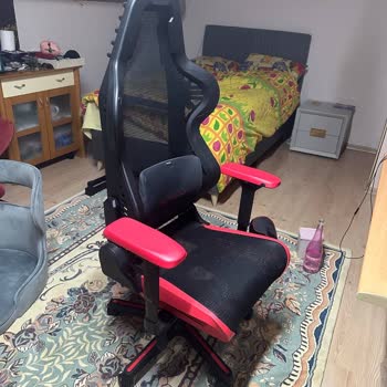 Adore'den Oyuncu Koltuğu Çok Rahatsız Edici