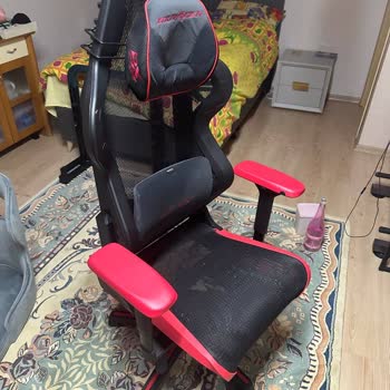 Adore'den Oyuncu Koltuğu Çok Rahatsız Edici