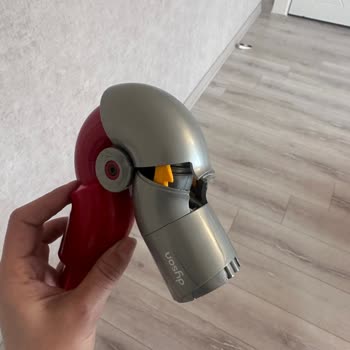 Dyson V12 Mobilya Altı Adaptörü İlk Kullanımda Kilitlenip Kaldı