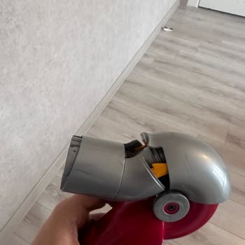Dyson V12 Mobilya Altı Adaptörü İlk Kullanımda Kilitlenip Kaldı
