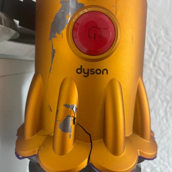 Dyson V10 Lüfter Risse im Motorteil und Farbabblätterung, Anfrage für Lösungen oder Rückerstattung