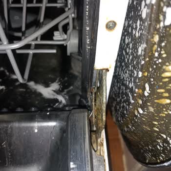 Beko Bulaşık Makinem Paslandı Ve Boyaları Kalkıyor.