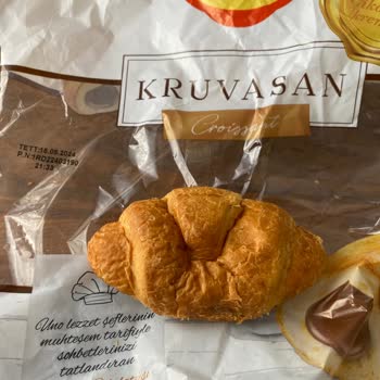 UNO Kruvasan Sözde Belçika Çikolatalı Deniliyor Ama Çikolata Yoktu