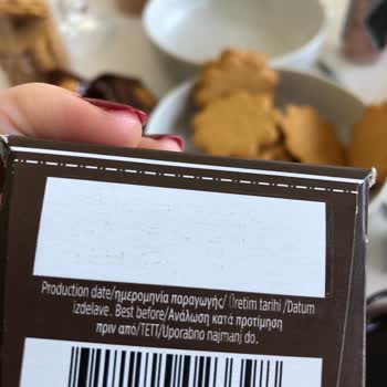 Tarihi Geçmiş Bisküvi Macro Center