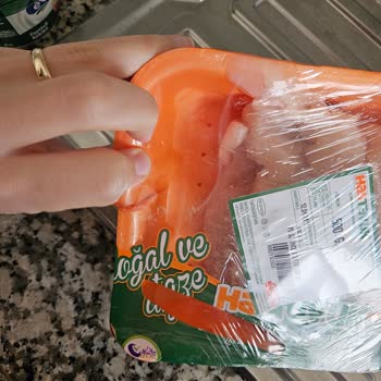 File Market Tavuk Paketi Yırtık