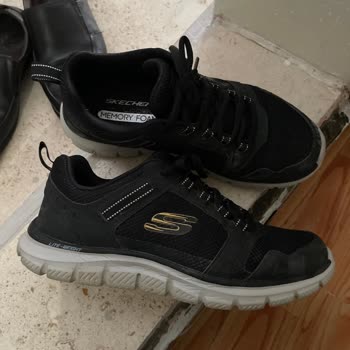 Skechers Elektrik Çarpıyor, Stres Yaratıyor.