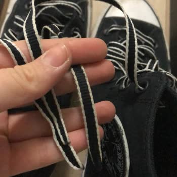 Converse Markalı Ayakkabımın Yanı Açıldı