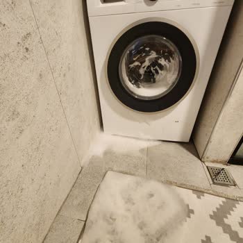 Renax Çamaşır Deterjanı Köpürüp Taşıyor