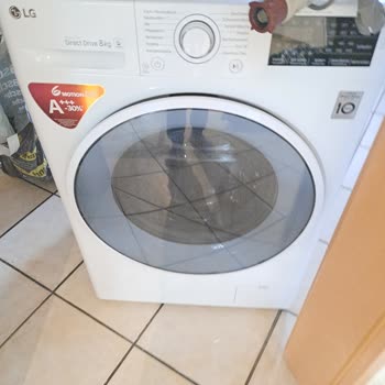 LG Direct Drive 8KG Waschmaschine komplett kaputt nach erst 3 Jahren Nutzung
