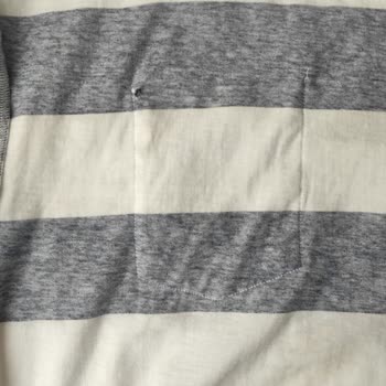 Mavi T-shirt Delik Çıktı
