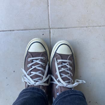 Converse Chuck Ayakkabının Sararması