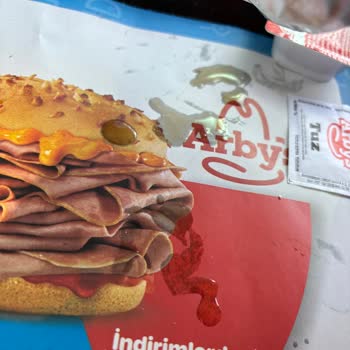 Arby's Kalitesiz Ürün Ve Hizmet Deneyimi