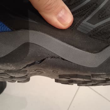 Adana Metro MARKET'ten Aldığım Ayakkabı Yırtıldı