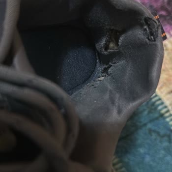 Skechers Spor Ayakkabının Deformasyonu