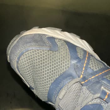 Skechers Spor Ayakkabının Deformasyonu