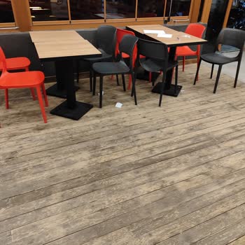 Pizza Hut Antalya Kepez'de Hijyen Ve İlgi Eksikliği