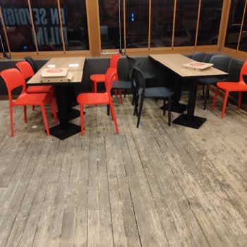 Pizza Hut Antalya Kepez'de Hijyen Ve İlgi Eksikliği