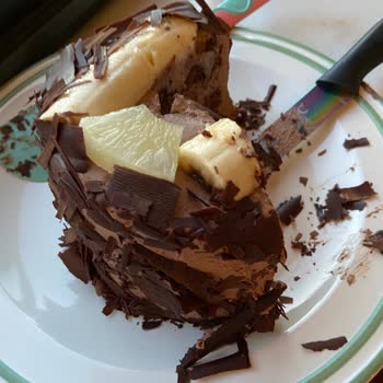 Reyhan Pastanesi Sözde Meyveli Kötü Pasta!