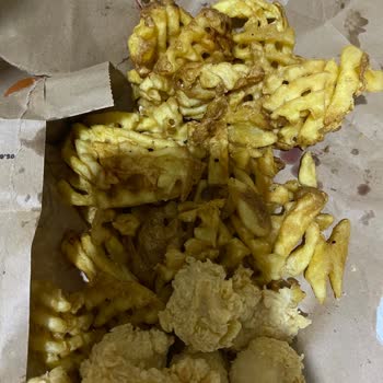 İzmir Park Popeyes: Soğuk Ve Yanık Ürün Hayal Kırıklığı