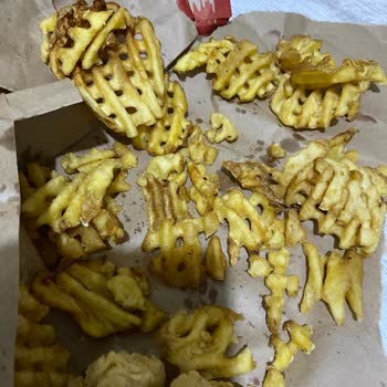 İzmir Park Popeyes: Soğuk Ve Yanık Ürün Hayal Kırıklığı