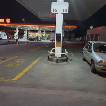 Shell Yakıt İstasyonu Yakıt Vermeme Ve Temizlik