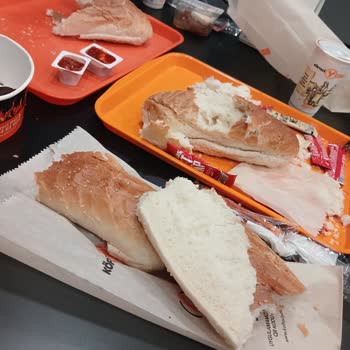 Köfteci Yusuf İstanbul/ Üsküdar Şubesi Bayat Ekmek Yanmış Köfteler Ve İlgisizlik!