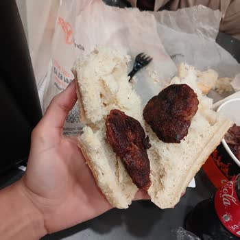 Köfteci Yusuf İstanbul/ Üsküdar Şubesi Bayat Ekmek Yanmış Köfteler Ve İlgisizlik!