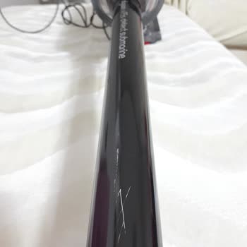 Dyson V15s Süpürge Borusu İlk Kullanımda Çizildi