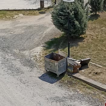 Karasu Belediyesi Çöp Konteynır Etrafında Biriken Çöpler