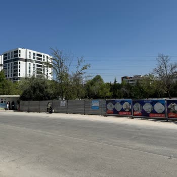 Bursa Büyükşehir Belediyesi Otobüs Durağı Kaldırılmış Vatandaş Zorluk Çekiyor.