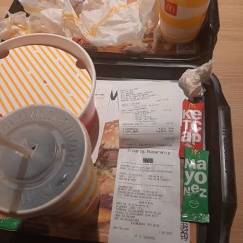 McDonald's 2 Li Menüde Tek Ketçap Tek Mayonez Verildi.