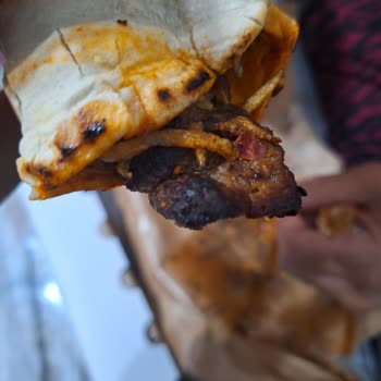 Dürümle Yanık Ve Özensiz İlgisiz